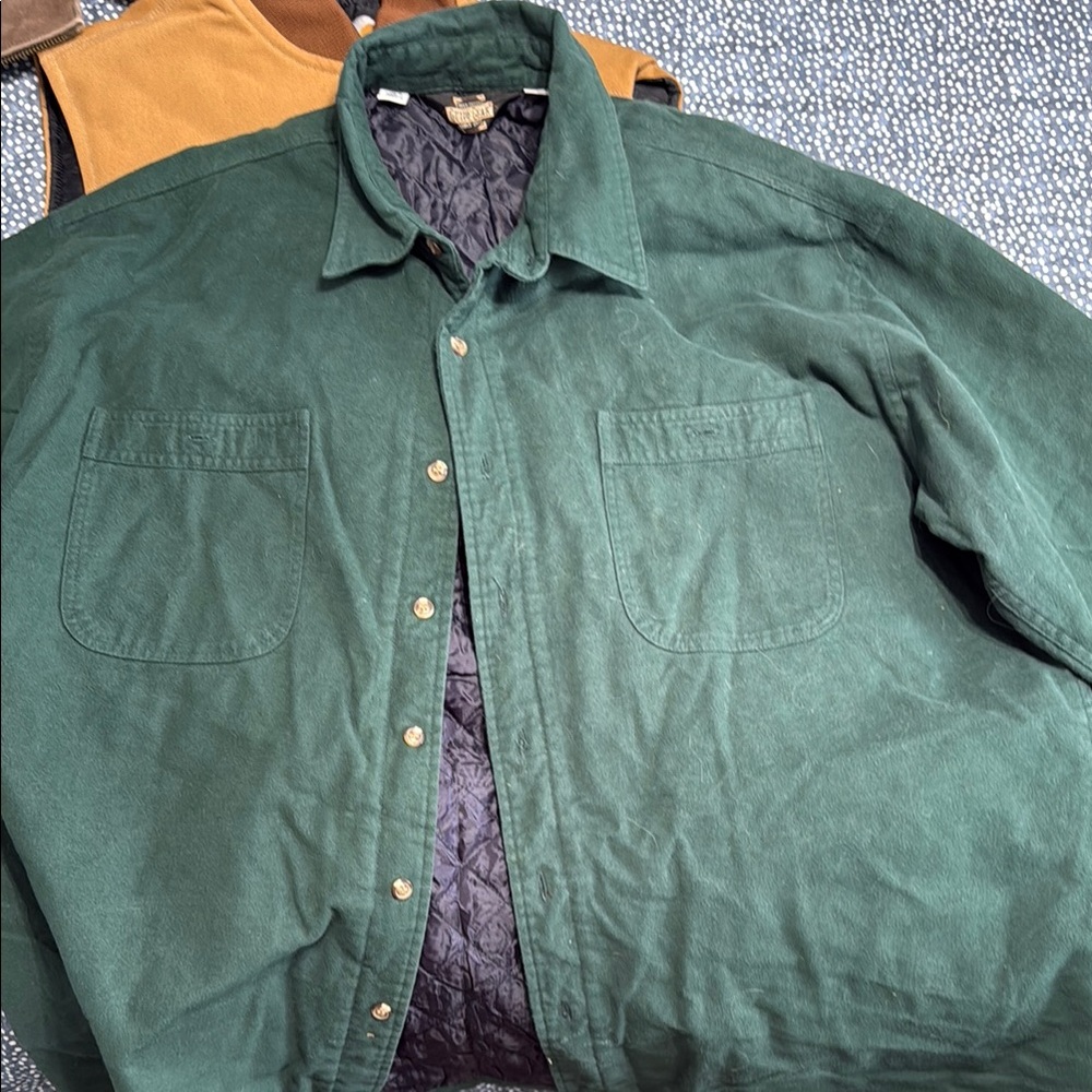 Green Lightweight Shirt Jacket with Utilitarian Style
